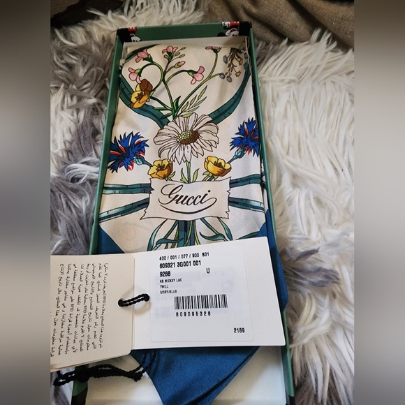 Gucci x Disney Limited edition Mickey Mouse silk twill scarf - Picture 11 of 12